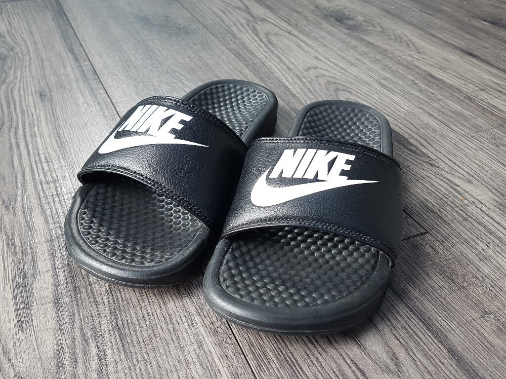 nike junior sliders size 3